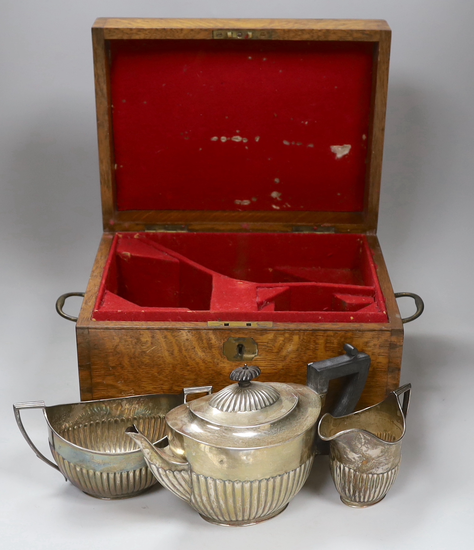 A Victorian demi-fluted oval silver three piece tea set by William & John Barnard, London, 1886, gross weight 30.5oz, in fitted oak two handled box.